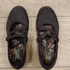 Skechers Relaxed Fit Memory Foam Black Women's Shoes Size 9